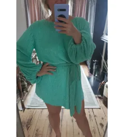 Retrofête Grace Sequin Mini Dress Green Size S/UK 8 for rent on The Volte - image 2